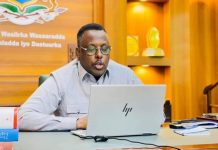 Wasiirka Cadaaladda XFS oo dahfuray bilaabidda la tashiyada Dadweyne ee cutubyada 5-aad iyo 9-aad Dastuurka KMG