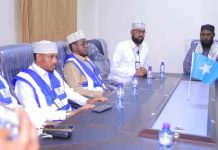 Wasiir Mukhtaar Roobow oo sheegay in labo sano oo ay maamulayaan adeegga Xajka aanu dhicin shirkad laaluush laga qaatay