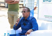 Madaxweynaha Hirshabeelle oo kulan dadweyne Su’aalo lagu weydiiyay