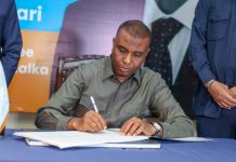 Ra”iisulwasaare Xamse oo Saxeexay Buugga Tacsida Guddoomiye Jawaari