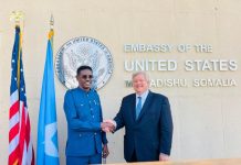Wasiirka Amniga Gudaha ee XFS oo kala hadlay Safiirka Mareykanka ee Soomaaliya xoojinta taageerada dagaalka ka dhanka ah khawaarijta