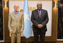 Guddoomiye Sheekh Aadan Madoobe oo qaabilay Danjire James Swan