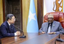 Guddoomiyaha Golaha Shacabka oo la kulmay Safiirk Cusub ee dowladda Shiinaha u fadhiya Soomaaliya.
