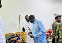 Mas’uuliyiin isbitaallada Muqdisho ku booqday dadkii waxyeelada ka soo gaartay weerarkii khawaarijta