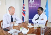 Wasiirka Arrimaha Gudaha XFS oo kulan la yeeshay safiirka UK ee Soomaaliya