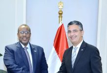 Safiirka Soomaaliya ee Masar oo la kulmay wasiirka saadka iyo ganacsiga gudaha