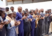 R’iisul Wasaare Xamsa oo ka qeyb galay salaadda Janaasada Marxuum Sheekh Maxamed Sheekh Cabdilaahi Sheekh Ibraahim Baardheere