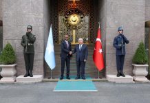 Wasiirka gaashaandhigga oo la kulmay dhigiisa Turkiga