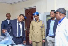 Taliyaha Boliiska Soomaaliyeed oo kormeeray xarunta dambi baarista iyo goobo kale