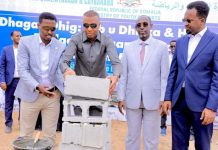 Ra’iisul Wasaare Xamsa oo dhagax-dhigay dib u dhis lagu sameenaayo tuulada cayaaraha ee Stadium Muqdisho