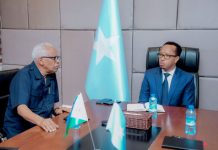 Agaasimaha hay’adda socdaalka oo qaabilay safiirka dalka Jabuuti ee Soomaaliya