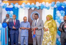 Wasiirka cadaaladda iyo arrimaha Dastuurka oo xariga ka jaray xarunta wasaaradda oo dib u dhis iyo qalabeyn lagu sameeyay