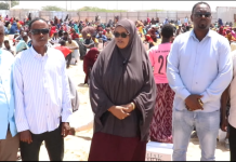 Hay’adda SoDMA oo gargaar u qeybisay dad danyar ah oo ku dhaqan Deyniile