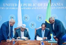 Soomaaliya iyo Tanzania oo saddex heshiis kala saxiixday