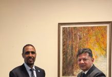 Safiirka JFS ee dalka Hindiya oo warqadaha aqoonsiga Danjiranimo u gudbiyay agaasimaha habmaamuuska Qaranka ee dalkaas