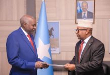 Wasiir Fiqi oo waraaqihii aqoonsiga ka guddoomay Safiirka cusub ee Suudaan