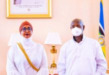 Madaxweynaha Uganda oo warqadaha aqoonsiga ka guddoomay danjiraha Soomaaliya