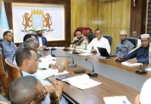 Wasiirka Maaliyadda oo uu wehliyo guddoomiyaha Banka ayaa la kulmay Gudidda maaliyadda iyo guddi ka socotay Culimada Soomaaliyeed