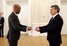 Madaxweynaha Georgia oo warqadaha Aqoonsiga ka guddoomay Danjiraha Soomaaliya u fadhiya Ankara