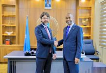 Wasiirka Dekadaha oo qaabilay danjiraha Turkiga