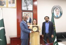 Wafdi ka socda wasaaradda shaqada oo socdaal ku jooga Pakistan