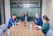 Madaxweyne laftagareen oo la kulmay danjiraha Ingiriiska ee Soomaaliya