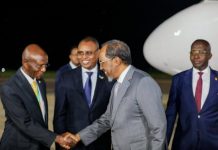 Madaxweynaha Soomaaliya iyo wafdi uu hoggaaminaayo oo lagu soo dhaweeyay Dalka Uganda.