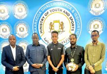 Wasiirka Dhalinyarada iyo Ciyaaraha oo Xafiiskiisa Ku Qaabilay Garsoore Caalami Cumar Cabdiqaadir Cartan