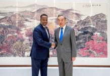 Wasiirka Arrimaha Dibadda Soomaaliya oo kala hadlay xoojinta xiriirka dhiggiisa Shiinaha