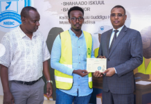 Ra’aysul Wasaare ku xigeenka labaad ee dalka oo qaatay kaarka diiwaangelinta doorashada