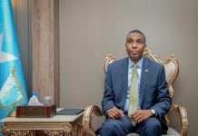 RW Xamsa Cabdi Barre oo xafiiskiisa ku qaabilay hoggaanka ururrada siyaasadeed ee is diiwaangaliyey