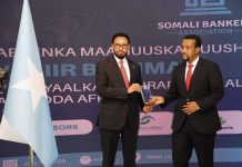 Wasiirka maaliyadda XFS oo billad sharaf la guddoonsiiyay