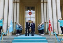 Madaxweyne Xasan Sheekh oo la kulmay dhigiisa Turkiga