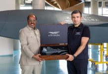 Soomaaliya ayaa heshay Diyaarado aan duuliyaha laheyn, iyo kuwa Qumaatiga u kaca ee Helicopteriska ah, kuwaasi oo qeyb ka qaadan doono difaaca Qaranimada iyo badqabka Dhuleed, iyadoo mid ka ah ay tahay Diyaaradan Akinci, waana nooca aan duuliyaha laheyn ayaa ka mid ah kuwa ugu horumarsan dhanka ciidamada, waxaana soo saarta shirkadda duulista iyo difaaca Turkiga ee Baykar, waxaana loogu talagalay inay fuliso howlgallo kala duwan, oo ay ku jiraan weerarro uu bartilmaameedkoodu sax yahay, ilaalin, iyo taliska iyo howlgallada ciidamada. Akıncı UAV waxa ay qaadi kartaa Rasaas, Gantaalo iyo Bambooyin ay ka mid yihiin MAM-L, MAM-C, Cirit, Giidance Guidance Kit (KGK)-MK-82 iyo SOM-A. Diyaaradaan waxay hawada ku jiri kartaailaa iyo 25 saacadood, waxaana kaloo loo isticmaala Tiknoolajiyada Sirdoonka macmalka ah ee laga soo saaro Turkiye. Waxaa lagu tilmaamaa diyaarad leh “awood go’aan qaadasho” iyada oo ku habaysan xogta ay ka hesho dareemayaasheeda, iyada oo adeegsanaysa kombuyuutar Sirdoon oo ku shaqeeya garaad macmal ah. Akıncı waxay qaadi karta ugu badnaan culeys dhan 5500+ kg, waxay leedahay laba matoor oo turboprop ah oo awood u siinaya inay hawada sare u gasho joog dhan 38,039 ft oo ay ku gaari karto muddo 25 saacadood ah masaafo 7,507 km, waxayna ku qalabeysan tahay hannaan awood leh oo ay ku qaadi karto weerarrada elektaroonig ah ,iyadoo adeegsanaysa nidaamyada ka-hortagga, nidaamyada isgaarsiinta dayax-gacmeedka, radar hawada-ilaa-hawo iyo radar-ka-hortagga shilalka. Ma aha diyaaraddii u horreyay ee aan duuliyaha laheyn oo ay Soomaaliya hesho, horey waxay ciidanka Soomaaliya u heysteen diyaaradda Turkiga uu soo saaro ee Bayraktar TB2 . Haddaba Muhiimada ay u leedahay Soomaaliya diyaaradan ayaa Dadka ka faallooda arrimaha Ciidamada ayaa tibaaxaya dhowr arrimood:- 1.Inay ku hubeysanyihiin ciidanka Soomaaliya diyaaradda Bayraktar Akınci , waxay siinaysa gacan sarreyn ay kaga gudbayaan dheelitirkii awoodda ee u dhaxeeyay ciidanka xoogga iyo kooxaha sida AS. 2 Waxaa adkaanaysa inay nolal ku laabtaan koox kasta oo weerar ku qaada saldhigyada ciidanka xoogga, sabab la xiriirta masaafada deg deg leh oo goob kasta oo Soomaaliya ay ku gaari karto diyaaradan. 3. Diyaaradan waxay leedahay hannaan sirdoon oo awood u siinaya ciidanka Soomaaliya inay fuliyaan howlgallo gaar ah oo ay ku beegsanayaan xubnaha sare ee AS. 4. Bayraktar Akınci , waxaa kaloo ay Soomaaliya awood u siinaysa inay ilaaliso hawadeeda oo diyaaradan ayaa ka hortagi karta diyaarad walba oo soo gasha hawada Soomaaliya. 5. Akınci, waxaa kaloo ay fulin kartaa howlgalo baadi goob iyo sahmin isugu jira. 6. Waxayna awoodaan labadan diyaaradood inay muddo ka yar afar bilood ku burburiyaan saldhigyada AS ay ku leeyihiin gudaha Soomaaliya, haddii ay helaan gantaallada iyo xogta sirdoon ee bartilmaameedyada. 7. Heli-taanka diyaaradaha waa in goob kasta oo ka tirsan Soomaaliya ay howlgallo ka fulin karaan ciidanka Soomaaliya, sababtoo ah saacadii waxay ku gaari kartaa masaafo dhan 277 km illaa inta u dhaxeysa 361 km. Haddaba Madaxweynaha Jamhuuriyadda Federaalka Soomaaliya mudane Dr. Xasan Sheikh Maxamuud ayaa booqday xarunta Tignoolajiyadda Shirkadda Bayraktar ee sameysa diyaaradaha aan duuliyaha laheyn ee Turkiga, waxaana ku soo dhaweeyay xaruntasi madaxa shirkadda Selçuk Bayraktar, iyadoo Soomaaliya ay dhawaan heshay qaar ka mid ah diyaaradaha ay shirkaddan sameyso ee AKINCI TB2 iyo kuwa kale oo haatanba ka howlgala dalka Soomaaliya, ayna gacanta ku hayaan ciidanka Cirka ee xoogga dalka Soomaaliyeed.