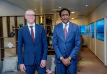 Agaasimaha hayโadda socdaalka oo qaabilay safiirka Jarmalka iyo wafdi uu hogaaminayo