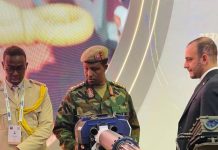 Taliyaha ciidanka dhulka oo ka qaybgalaya bandhigga Teknolojiyadda Militariga ee Istanbul