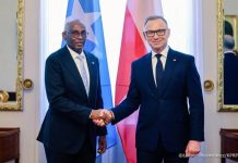 Danjire Cabdicasiis Maxamuud oo waraaqihii aqoonsiga ku wareejiyay Madaxweynaha Poland