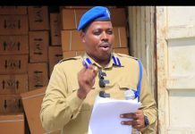 Booliska Soomaaliya oo gacanta ku soo dhigay konteenarro maandooriye ah