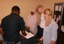 Habkee u shaqeysaa xarunta soo dhoweynta iyo daryeelka dadka dalka ku soo laabanaya?