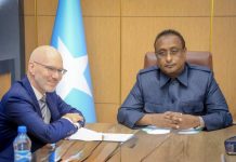 Guddoomiye Muungaab oo qaabilay James Swan