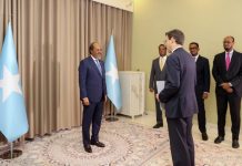 Madaxweyne Xasan Sheekh oo warqadaha aqoonsiga ka guddoomay safiirada 8-wadan