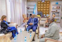 Wasiirka Warfaafinta oo xafiiskiisa ku qaabilay Safiirka Midowga Yurub ee Soomaaliya