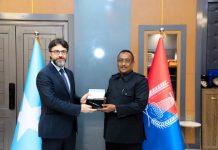 Duqa Muqdisho oo qaabbilay Safiirka Turkiga ee Soomaaliya