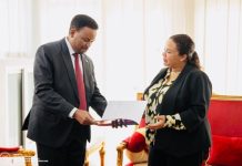 Safiirka Soomaaliya ee Tanzania iyo EAC oo laga guddoomay waraaqaha aqoonsiga danjirenimo ee dalka DRC Congo