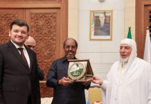 Madaxweyne Xasan Sheekh oo booqday xarumo iyo warshado ku yaalla dalka Aljeeriya