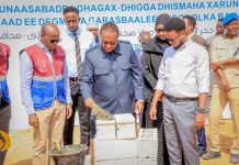 Guddoomiyaha Gobolka Banaadir oo Dhagax-Dhigay Isbitaalka Laga Dhisayo Degmada Garasbaaleey