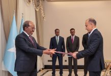 Madaxweyne Xasan Sheekh oo aqoonsiga danjirenimo ka guddoomay safiirada dalalka Masar, Indonesia, Sweden, Finland, Norway iyo dalal kale