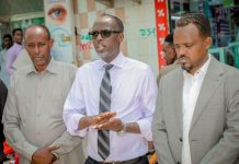 Wasiirro kormeeray degmada Kaaraan oo ay ka socoto qaadashada kaarka cod bixinta