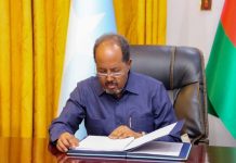 Madaxweyne Xasan Sheekh oo saxiixay Sharciga dhismaha Guddiga madaxa bannaan ee xuquuqul Insaanka