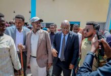 Qaar ka mid ah Golaha Wasiirrada ee XJFS ayaa kormeer ku tagay goobaha laga qaadanayo kaarka codbixinta Doorashooyinka Golaha Deegaanka ee G.Banaadir